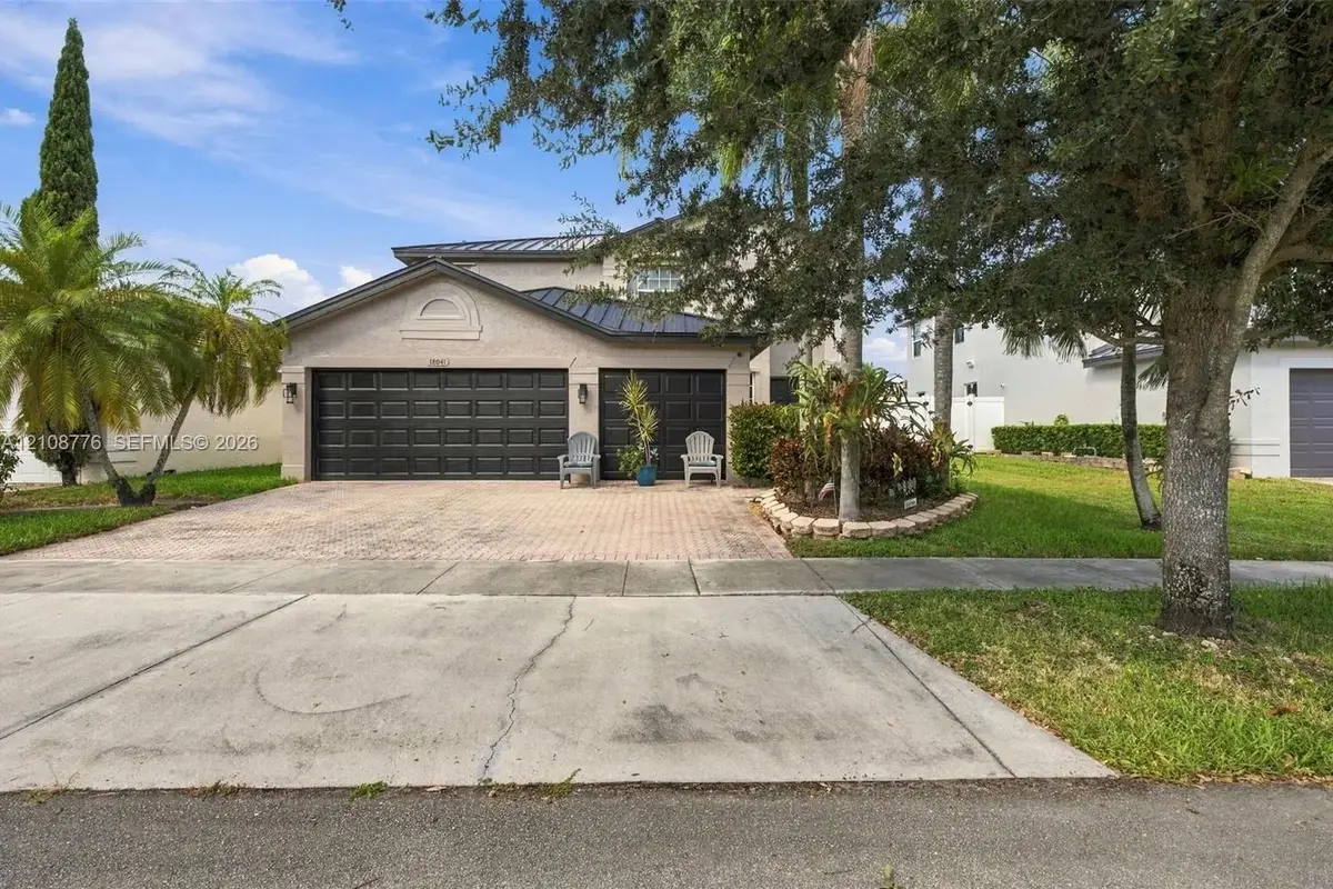 18041 SW 33rd St, Miramar: photo 1 of 40