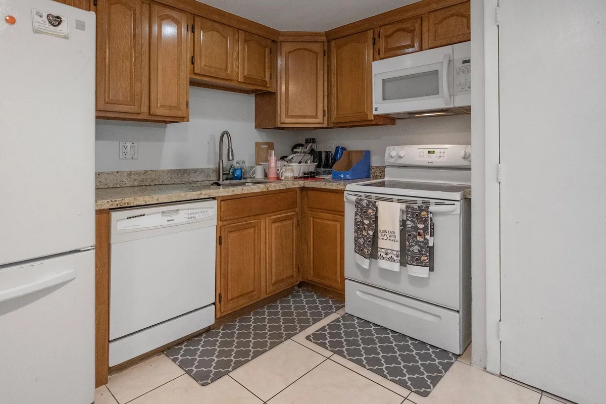 4156 Inverrary Dr #409, Lauderhill: photo 1 of 34