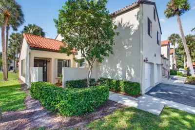 10 Via De Casas Sur #101, Boynton Beach: photo 1 of 38
