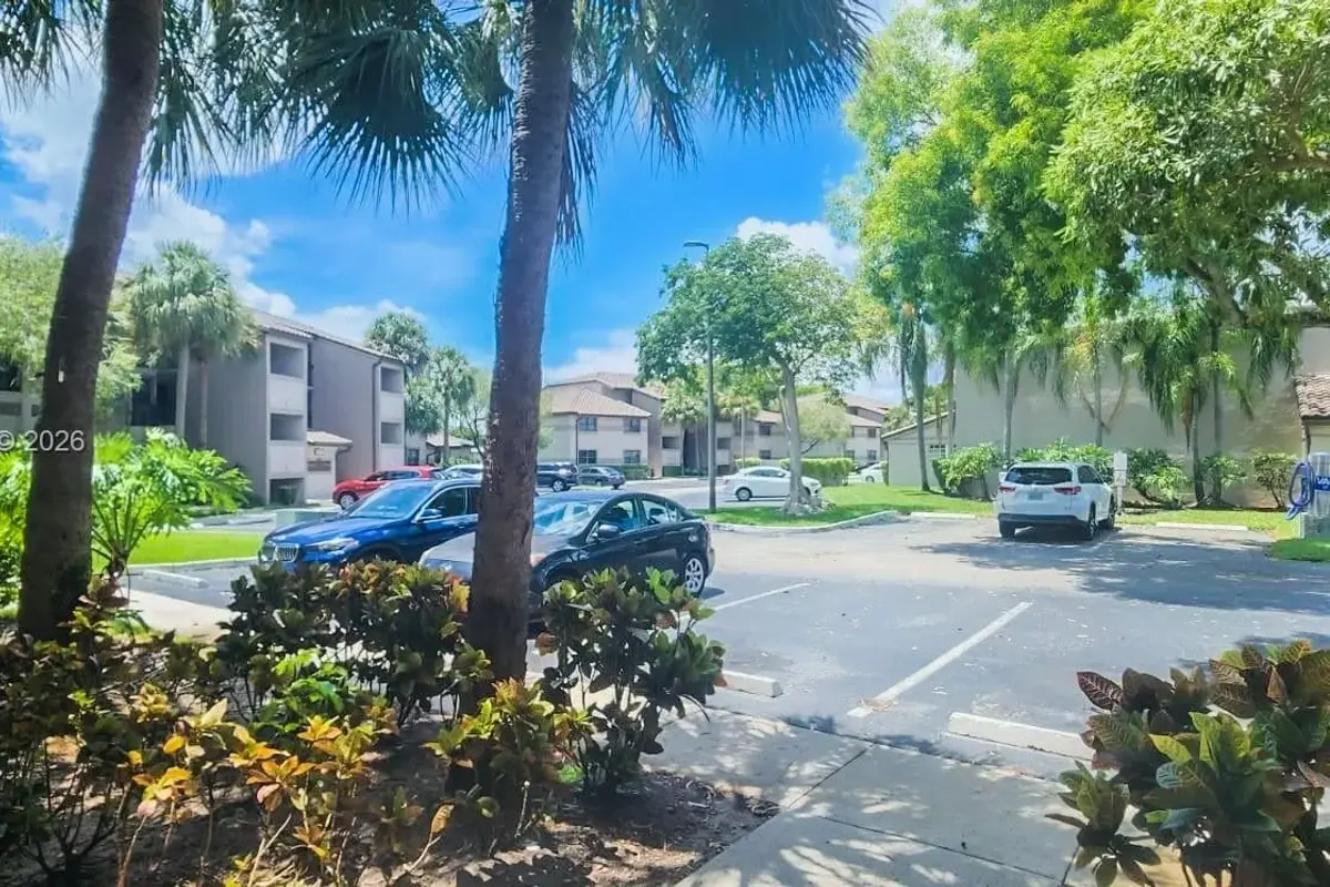 9830 Nob Hill Ln, Sunrise: photo 1 of 16
