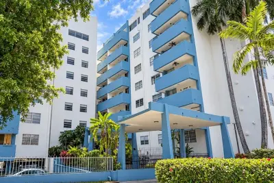 5050 NW 7th St #218, Miami: photo 1 of 17