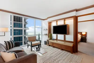 6801 Collins Ave #909, Miami Beach: photo 1 of 19