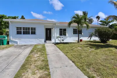 1035 NE 169th Ter, Miami: photo 1 of 18