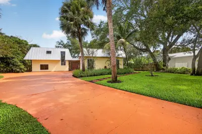 2425 Niki Jo Ln, Palm Beach Gardens: photo 1 of 26