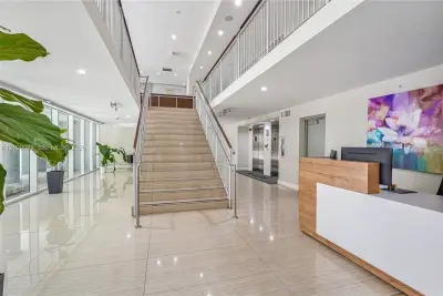 601 NE 23rd St #901, Miami: photo 1 of 36