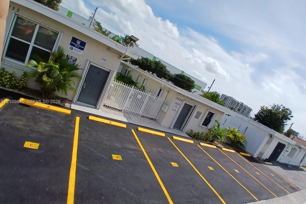 17325 Homestead Ave #4, Miami: photo 1 of 12