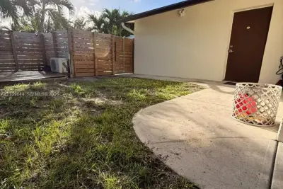 1881 SW 42nd Ter #2, Fort Lauderdale: photo 1 of 9