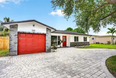 8500 NW 3rd St, Pembroke Pines: photo 1 of 53