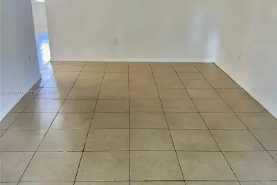 1752 NW 55th Ave #102, Lauderhill: photo 1 of 7