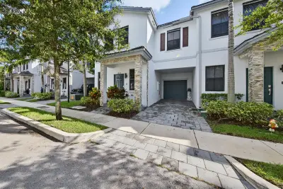 1624 SW 29th St, Fort Lauderdale: photo 1 of 22