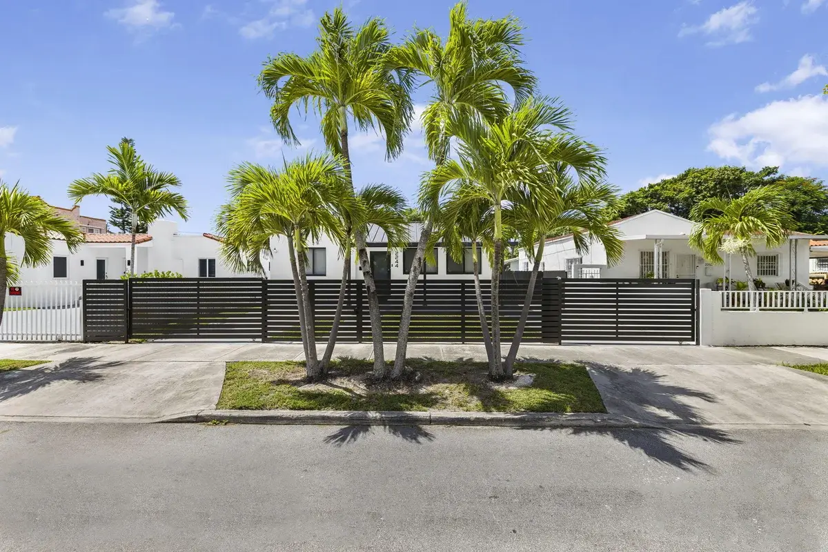 2244 SW 10th St, Miami: photo 1 of 27