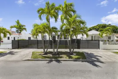 2244 SW 10th St, Miami: photo 1 of 27