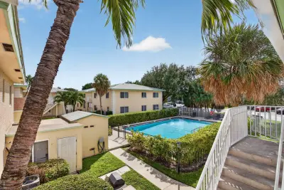 901 Pine Dr #9, Pompano Beach: photo 1 of 13