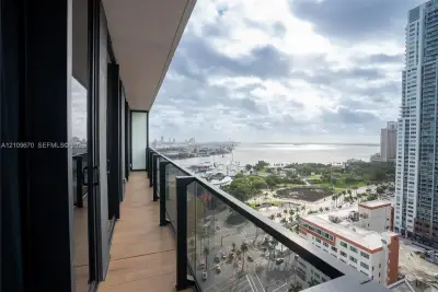 398 NE 5th St #1617, Miami: photo 1 of 18