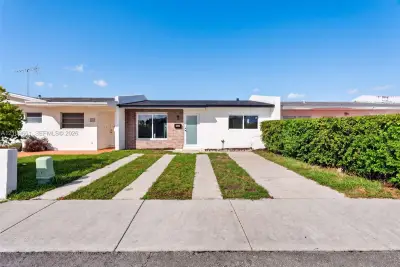 2058 SW 102nd Ct, Miami: photo 1 of 22