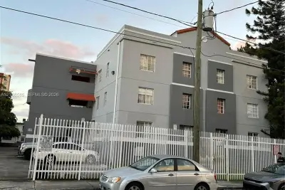 519 SW 2nd St #104, Miami: photo 1 of 16