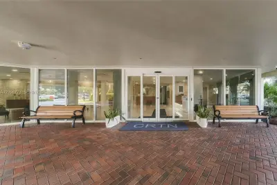 3200 NE 36th St #1714, Fort Lauderdale: photo 1 of 38