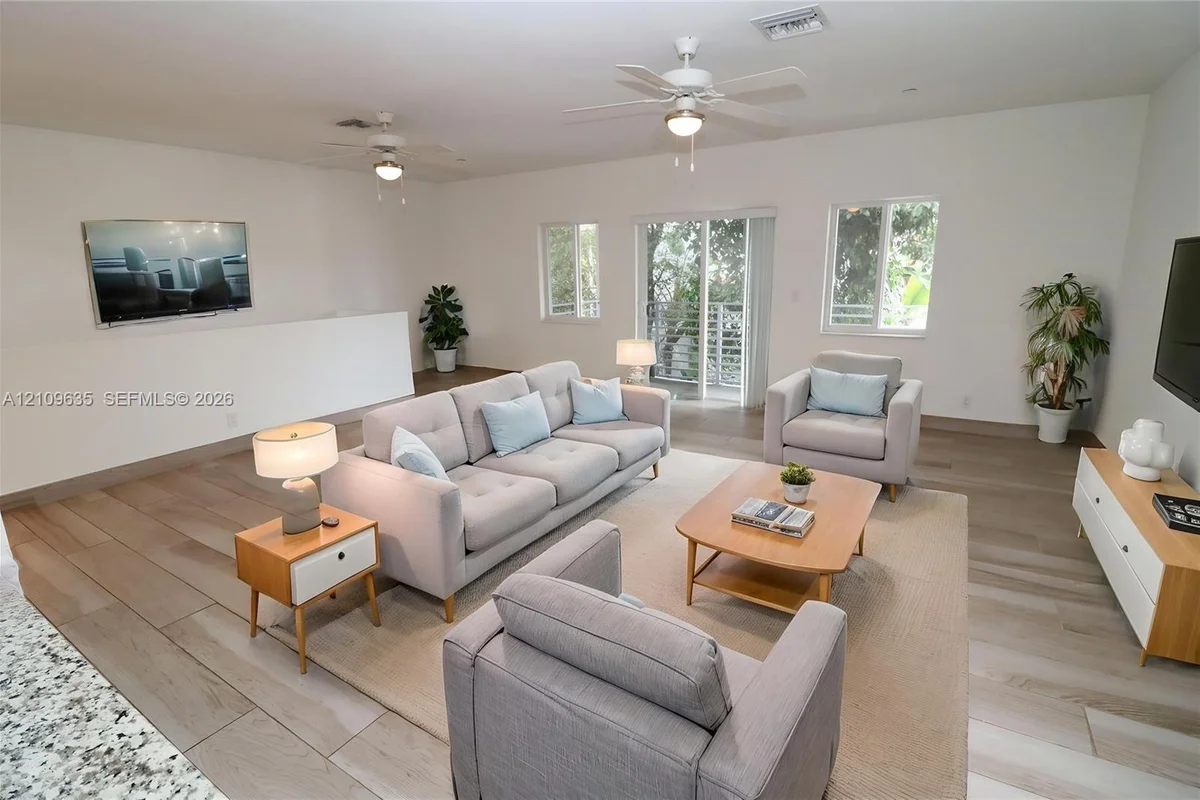 611 NE 28th St #1, Wilton Manors: photo 1 of 46