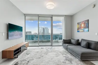 200 Biscayne Boulevard Way #4912, Miami: photo 1 of 25
