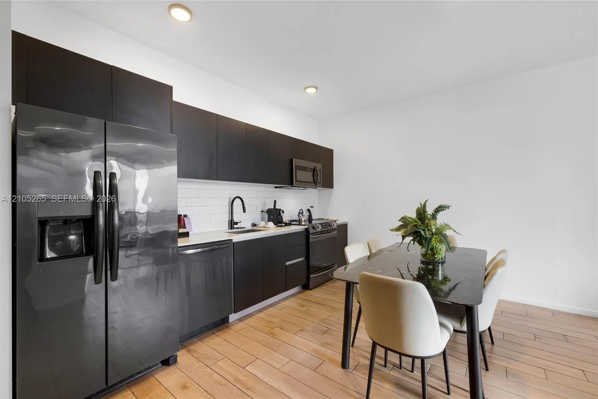 398 NE 5th St #2219, Miami: photo 1 of 38