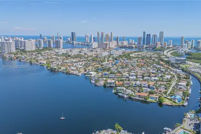 16466 NE 31st Ave, North Miami Beach: photo 1 of 37