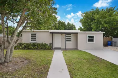 1748 NE 49th St, Pompano Beach: photo 1 of 41