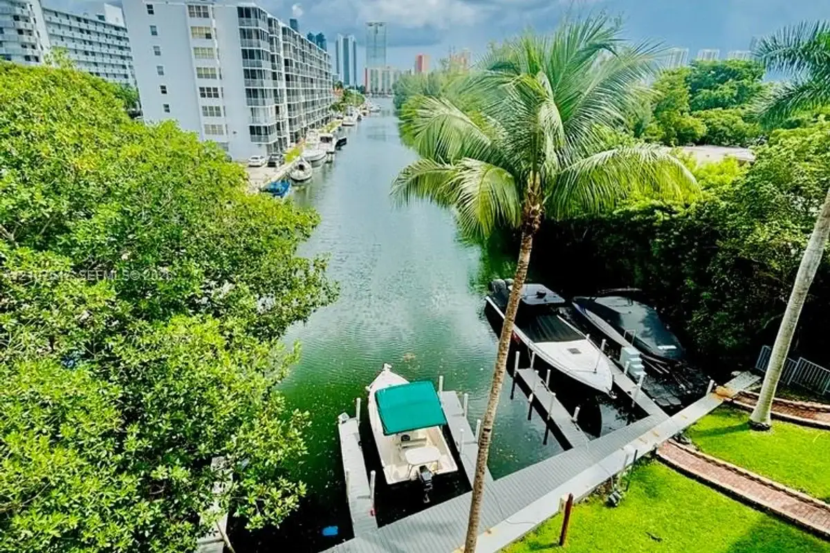 16531 NE 35th Ave #402-11, North Miami Beach: photo 1 of 32