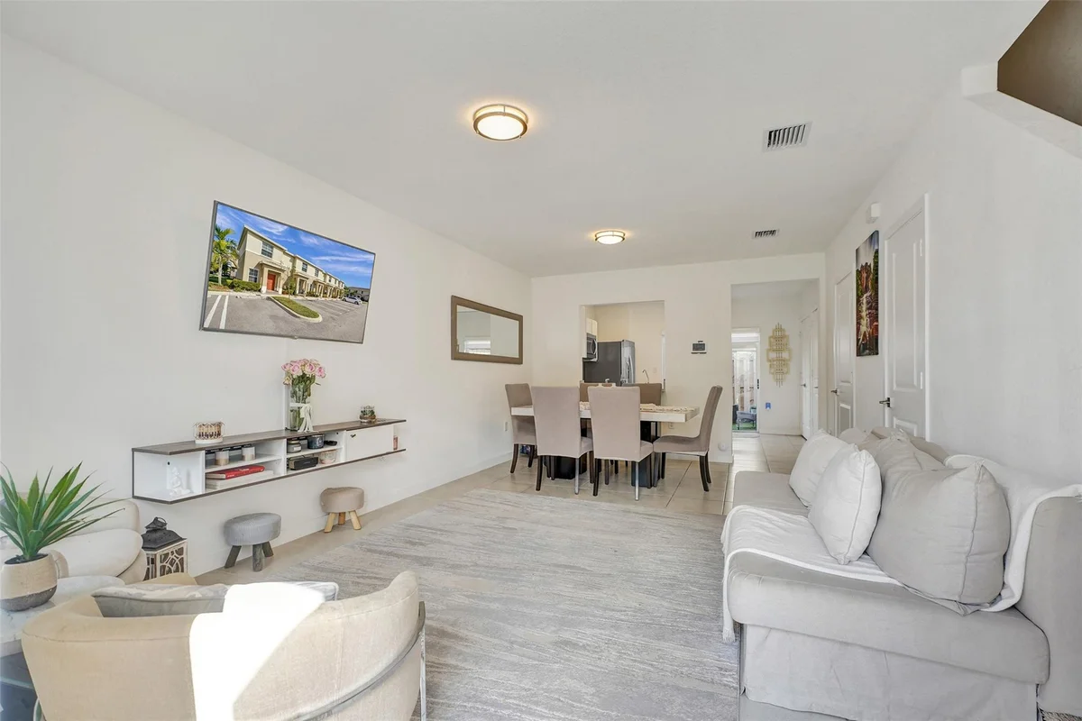 540 NE 4th Ter, Florida City: photo 1 of 55