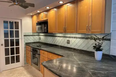 1501 SE 15th St #1-2, Fort Lauderdale: photo 1 of 5