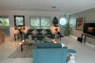 2050 NE 62nd St, Fort Lauderdale: photo 1 of 19