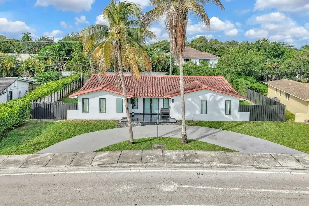 20220 Highland Lakes Blvd, Miami: photo 1 of 70