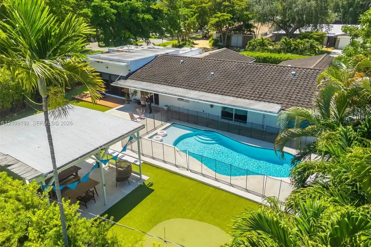 2471 NE 201st St, Miami: photo 1 of 84