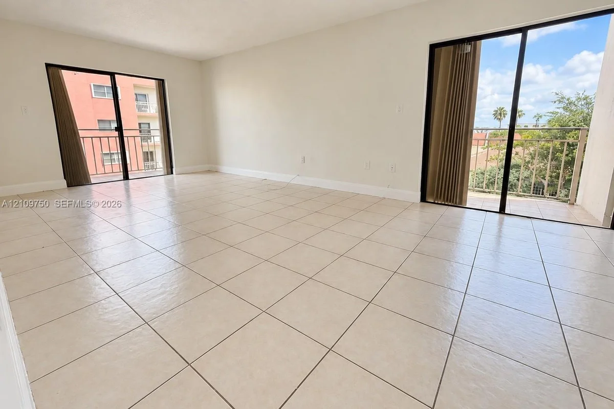 8401 NW 8th St #310, Miami: photo 1 of 34