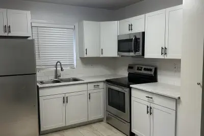 178 E 27th St #3, Riviera Beach: photo 1 of 8