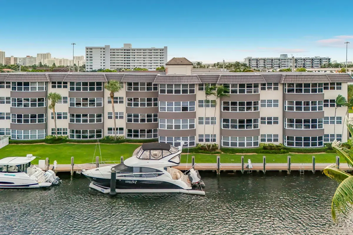 3121 NE 51st St NE #102E, Fort Lauderdale: photo 1 of 55