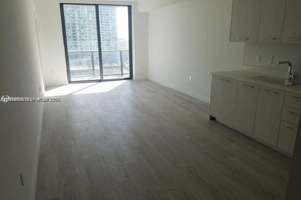 55 SW 9th St #1805, Miami: photo 1 of 6
