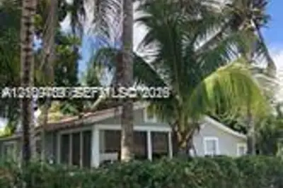 390 NE 164th Ter, Miami: photo 1 of 10