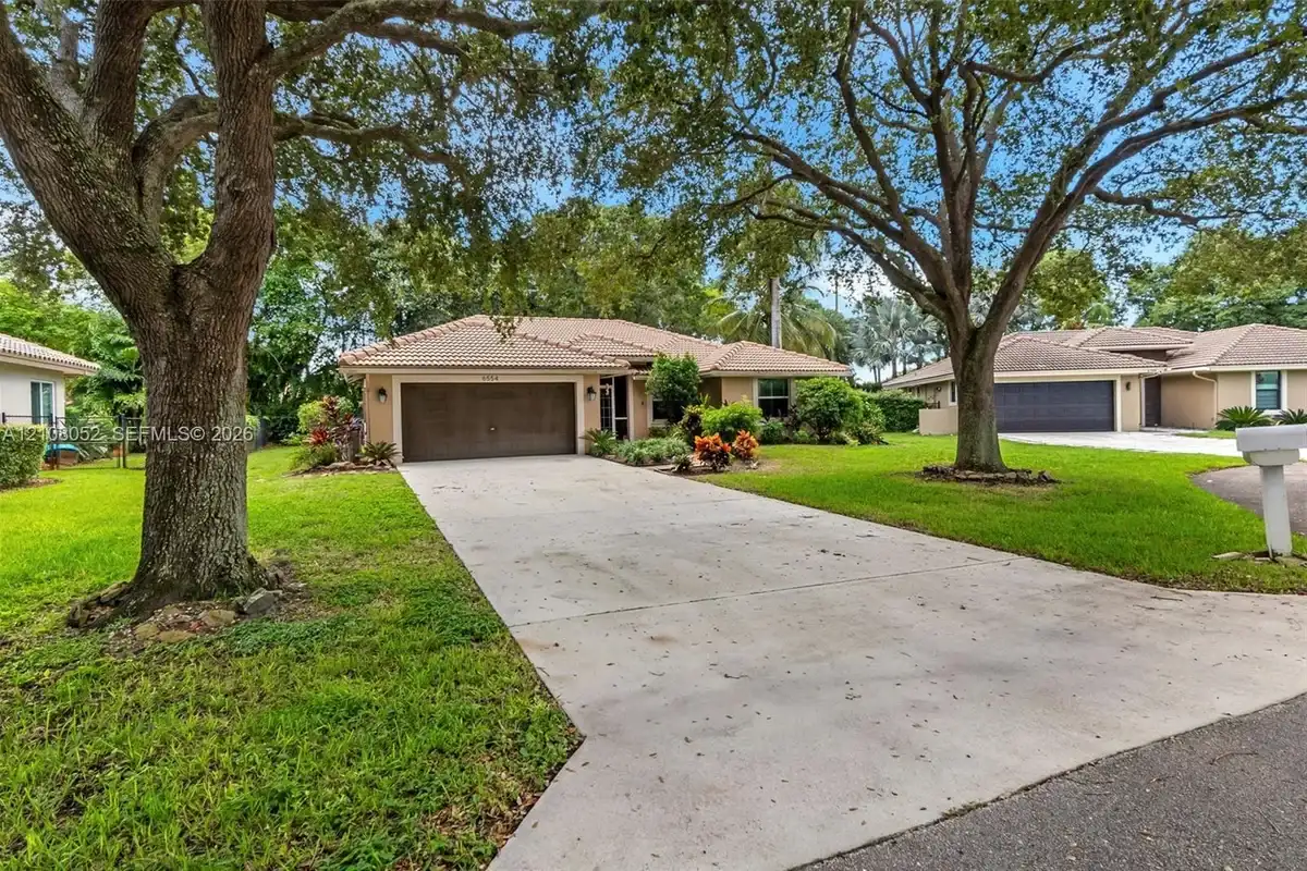 6554 NW 45th Way, Coconut Creek: photo 1 of 32