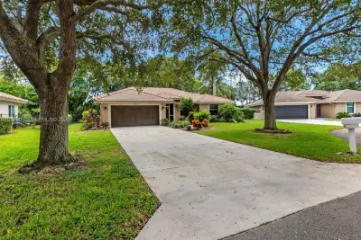 6554 NW 45th Way, Coconut Creek: photo 1 of 32