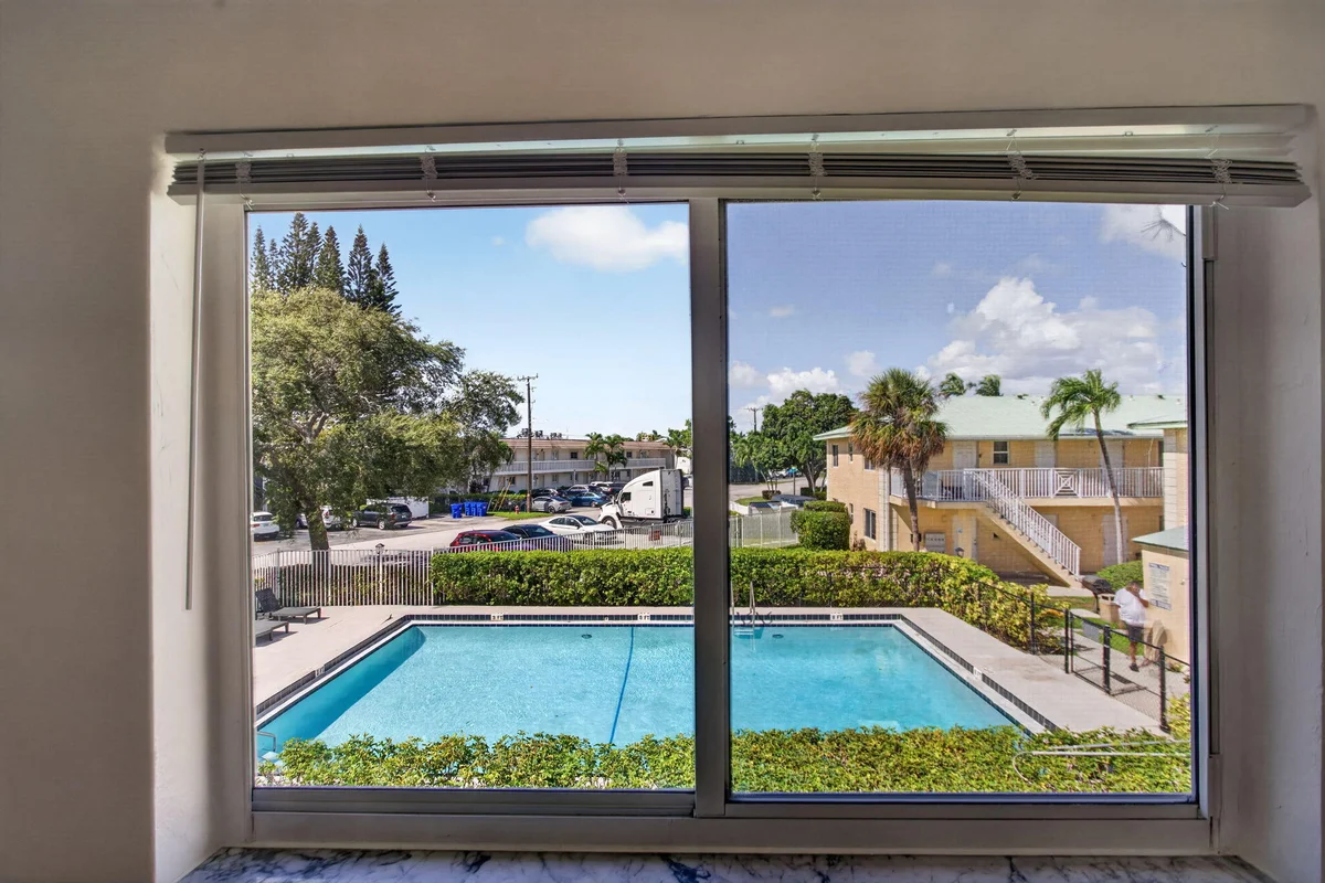 909 Pine Dr #9, Pompano Beach: photo 1 of 11