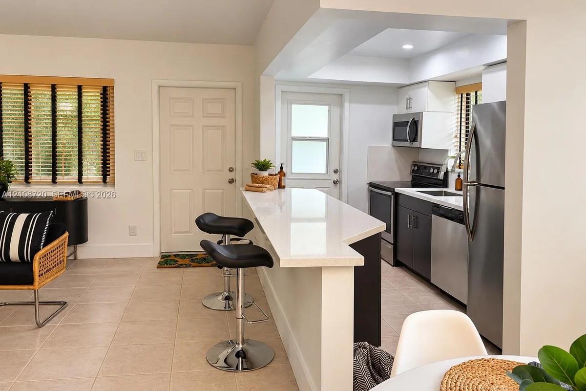 2404 NE 33rd Ave #3, Fort Lauderdale: photo 1 of 7