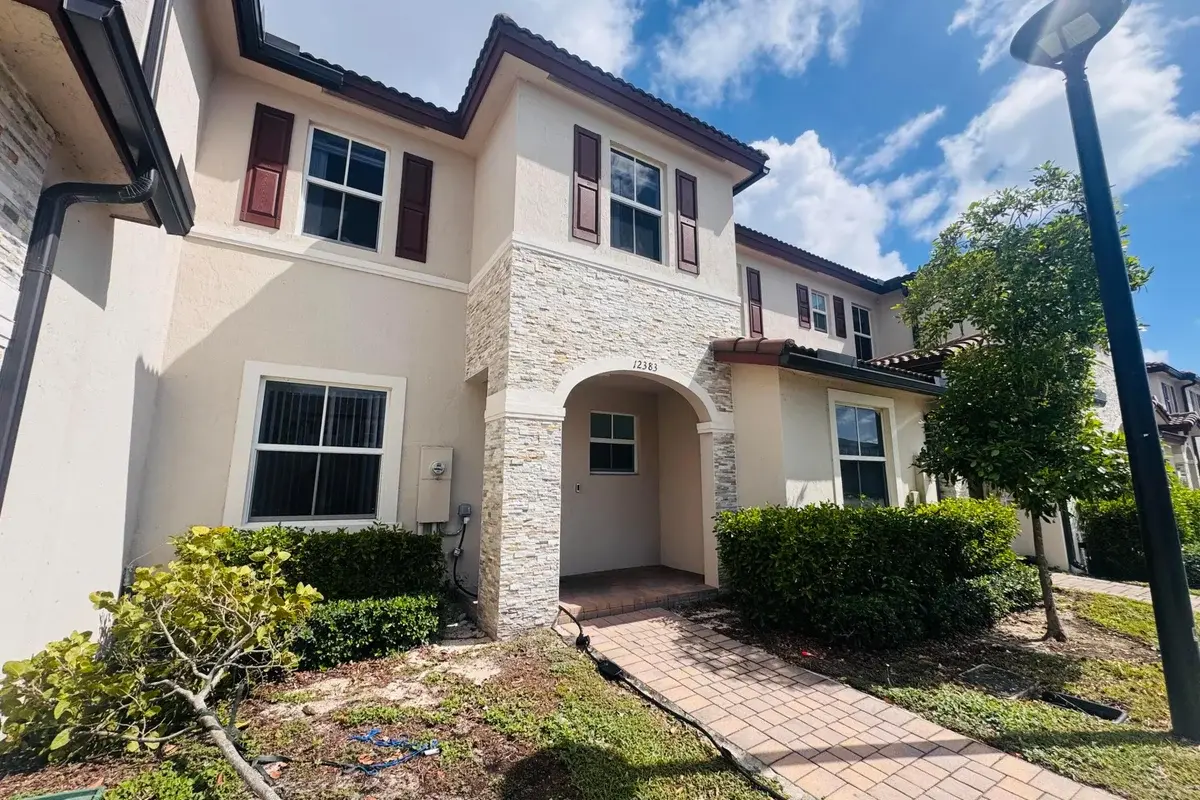 12383 NW 23rd Ct, Miami: photo 1 of 24