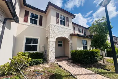 12383 NW 23rd Ct, Miami: photo 1 of 24