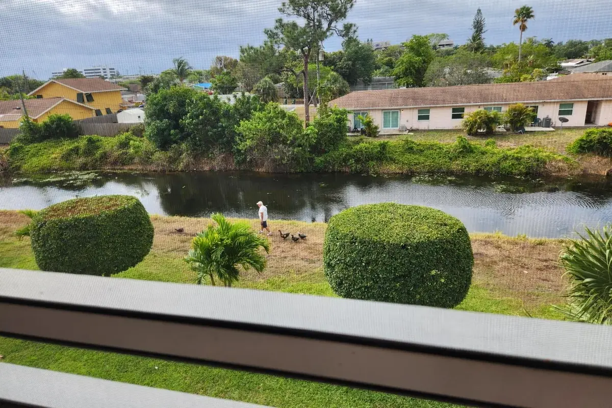 2606 Garden Dr S #304, Lake Worth: photo 1 of 18