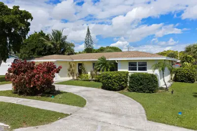 2867 SE 1st Ct, Boynton Beach: photo 1 of 42