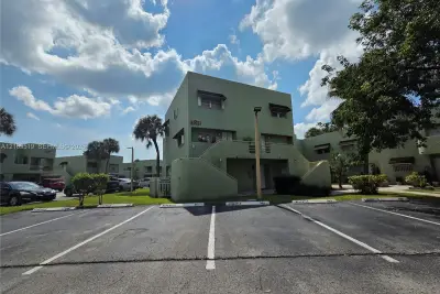 11081 NW 7th St #101-14, Miami: photo 1 of 83