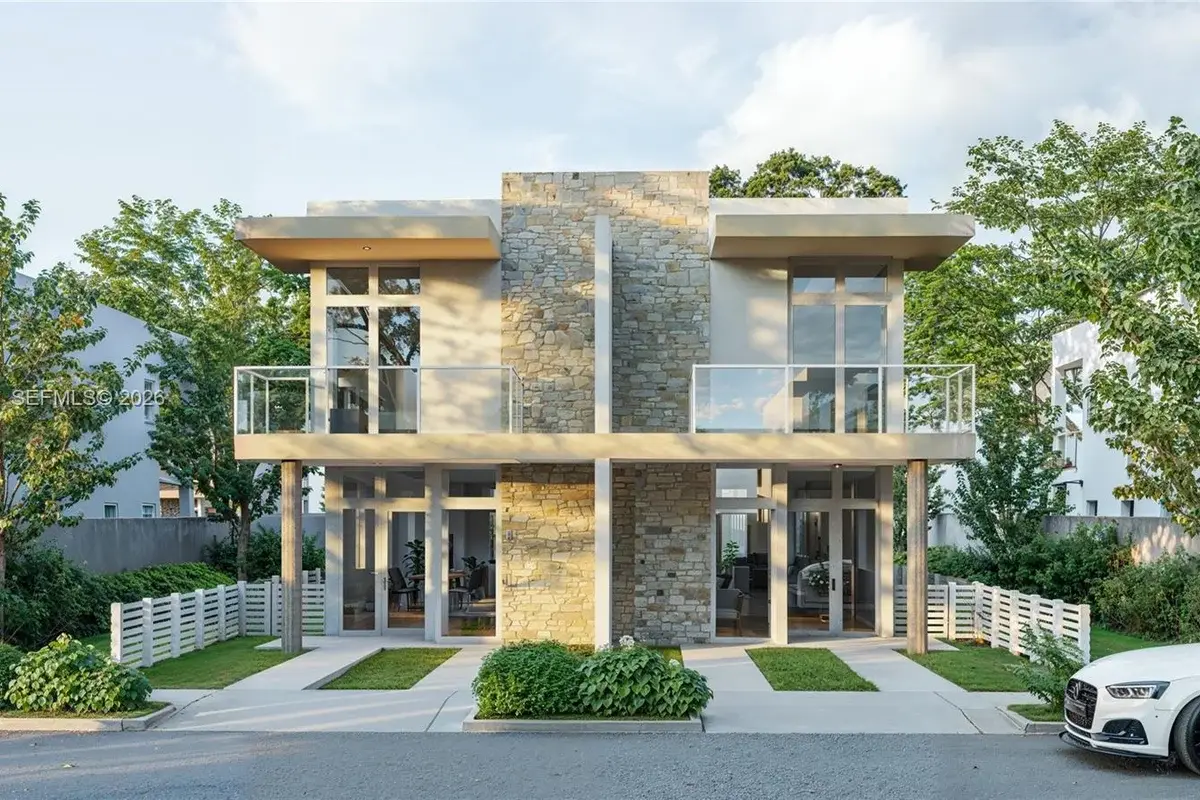 3561 SW 14th St, Miami: photo 1 of 14