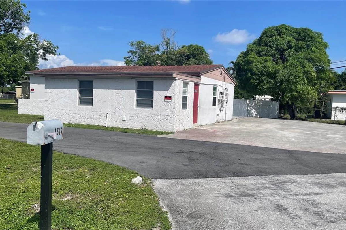 1519 NW 12th Ct, Fort Lauderdale: photo 1 of 24