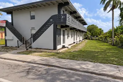 656 SW Avenue C Pl #7, Belle Glade: photo 1 of 1