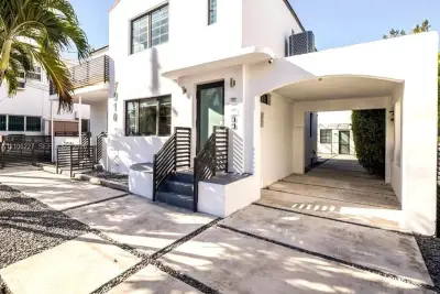 7910 Byron Ave #3, Miami Beach: photo 1 of 14